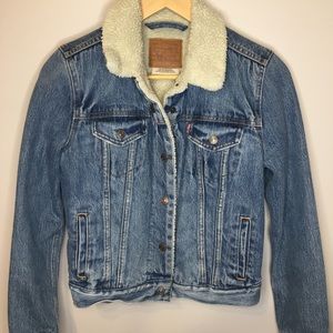 Levi’s sherpa lined trucker jacket, women’s Sz XS,